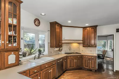 10 Soundview Crest, Manhasset, NY 11030 - Photo 15