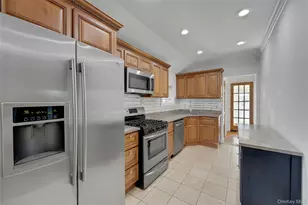 4408 Locust Point Dr, Bronx, NY 10465 - Photo 9