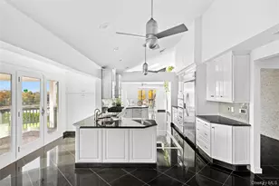 8 September Ln, Glen Cove, NY 11542 - Photo 5