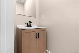 4 Pine St, Huntington, NY 11743 - Photo 9