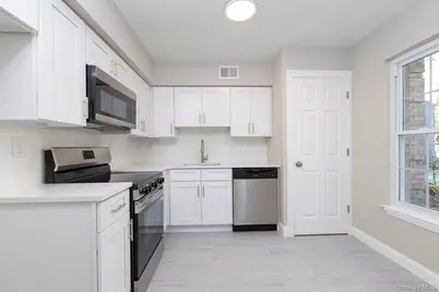 655 Middle Country Road #7B1, Coram, NY 11727 - Photo 9