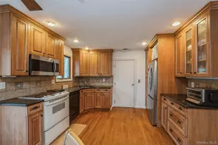 6 Selma Ct, East Northport, NY 11731 - Photo 17