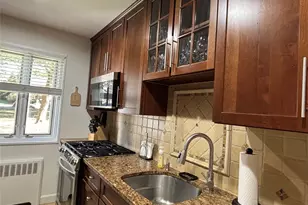 41 Lawrence Dr, White Plains, NY 10603 - Photo 9