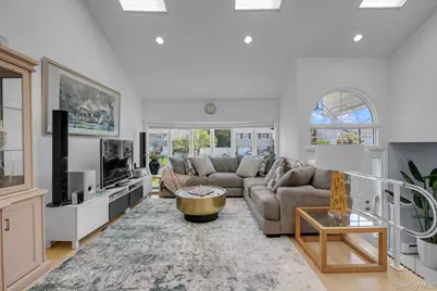 38 Loretta Drive, Syosset, NY 11791 - Photo 3