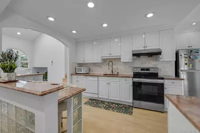 38 Loretta Drive, Syosset, NY 11791 - Photo 9