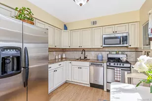 202 Pointe Cir N, Coram, NY 11727 - Photo 9