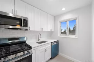 221-26 Manor Rd, Queens Village, NY 11427 - Photo 7