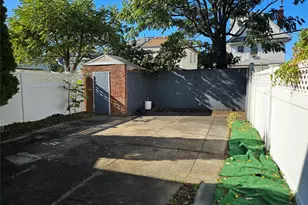 153-27 Foch Blvd, Jamaica, NY 11434 - Photo 9