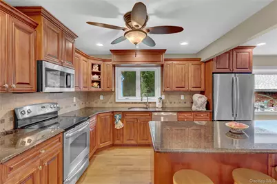 60 South Avenue, Smithtown, NY 11787 - Photo 7