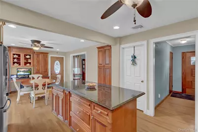 60 South Avenue, Smithtown, NY 11787 - Photo 9
