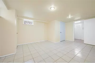 28 Elizabeth Avenue, Hempstead, NY 11550 - Photo 21