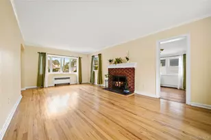 28 Elizabeth Ave, Hempstead, NY 11550 - Photo 5