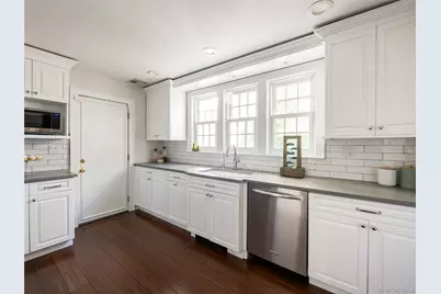 50 Eakins Road, Manhasset, NY 11030 - Photo 9