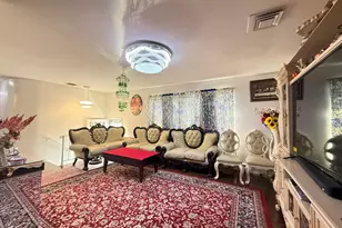 12 Hilton Ct, Hicksville, NY 11801 - Photo 5