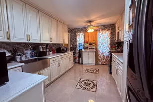 12 Hilton Ct, Hicksville, NY 11801 - Photo 5