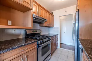 166-25 Powells Cove Blvd, Whitestone, NY 11357 - Photo 23