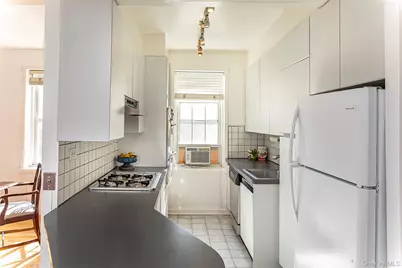 3 Midland Gardens #3K, Bronxville, NY 10708 - Photo 7