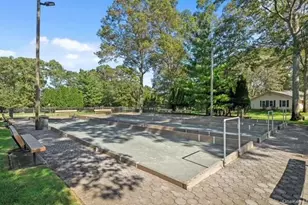 261 Newcastle Ct, Ridge, NY 11961 - Photo 21