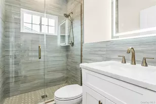 22 Cheshire Ave, Syosset, NY 11791 - Photo 19