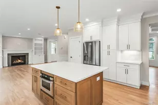 22 Cheshire Ave, Syosset, NY 11791 - Photo 13