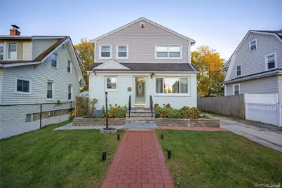 32 Stowe Place, Hempstead, NY 11550 - Photo 1