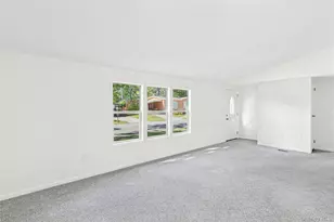 1661-434 Old Country Rd, Riverhead, NY 11901 - Photo 5