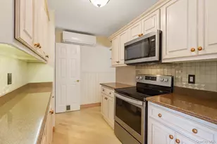 347 Wading River Rd, Manorville, NY 11949 - Photo 7