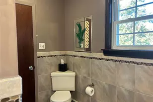 325 Young St, West Babylon, NY 11704 - Photo 5