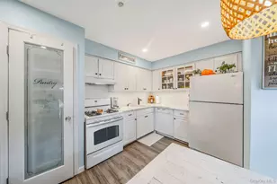 11 Poplar Ct, Selden, NY 11784 - Photo 7