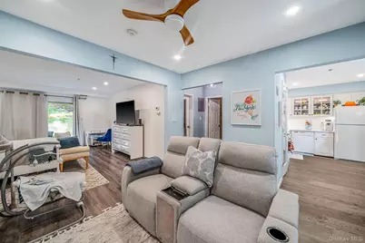 11 Poplar Court #B20, Selden, NY 11784 - Photo 3