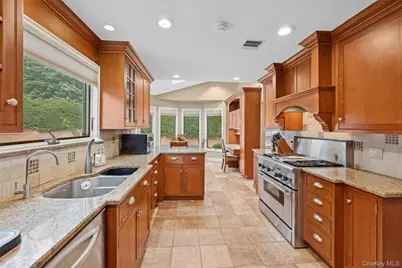 18 Knoll Lane, Glen Head, NY 11545 - Photo 11