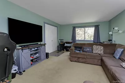 17 Cromwell Place #B, Mohegan Lake, NY 10547 - Photo 5