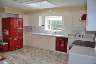 29 Woodlawn Ave, Oakdale, NY 11769 - Photo 5