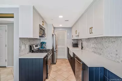 862 Birchwood Road, Medford, NY 11763 - Photo 19