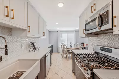 862 Birchwood Road, Medford, NY 11763 - Photo 21