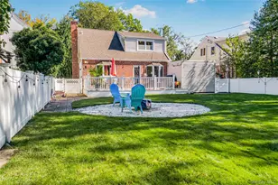 55 Maple Dr, New Hyde Park, NY 11040 - Photo 33