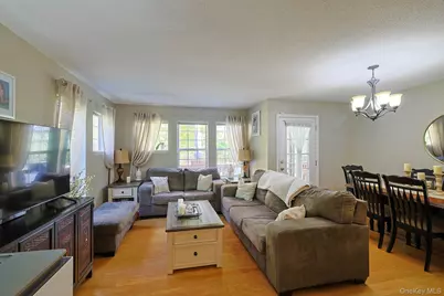 209 Crestwood Court, Fishkill, NY 12524 - Photo 5