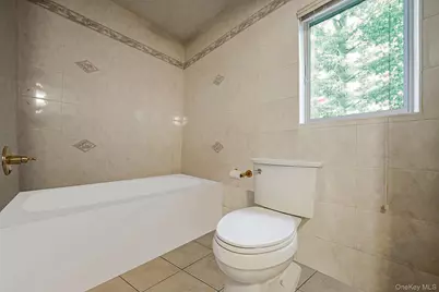 155 Bathgate St, New York, NY 10312 - Photo 17