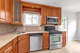 2072 Brighton Way, Merrick, NY 11566 - Photo 9