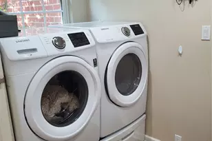 91 Duck Pond Dr, Manhasset, NY 11030 - Photo 11