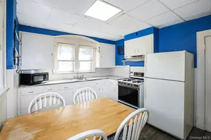 437 Ray St, Freeport, NY 11520 - Photo 9