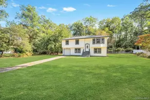 37 Cedar Branch St, Middle Island, NY 11953 - Photo 33