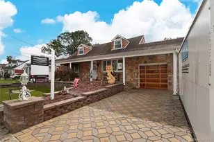 993 Ferngate Dr, Franklin Square, NY 11010 - Photo 3