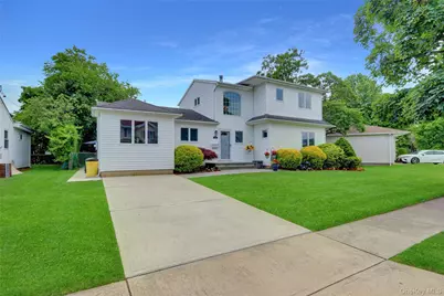 23 Lillian Lane, Plainview, NY 11803 - Photo 3