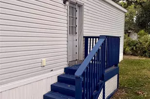 37 Hubbard Ave, Riverhead, NY 11901 - Photo 3