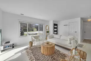 138 W Tiana Rd, Hampton Bays, NY 11946 - Photo 5