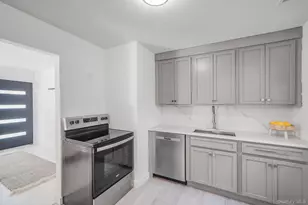 138 W Tiana Rd, Hampton Bays, NY 11946 - Photo 7