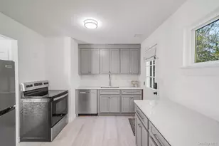 138 W Tiana Rd, Hampton Bays, NY 11946 - Photo 7