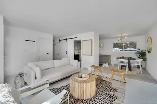 138 W Tiana Rd, Hampton Bays, NY 11946 - Photo 5