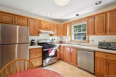 94 Mobrey Lane, Smithtown, NY 11787 - Photo 15